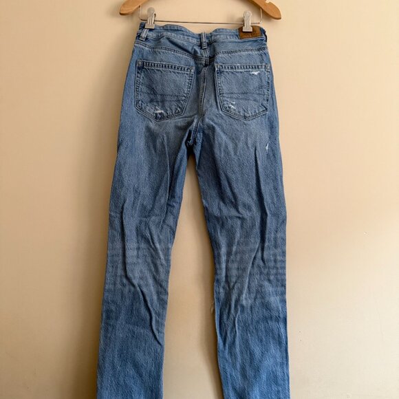 American Eagle Strigid Ripped Mom Jean - Picture 4 of 5